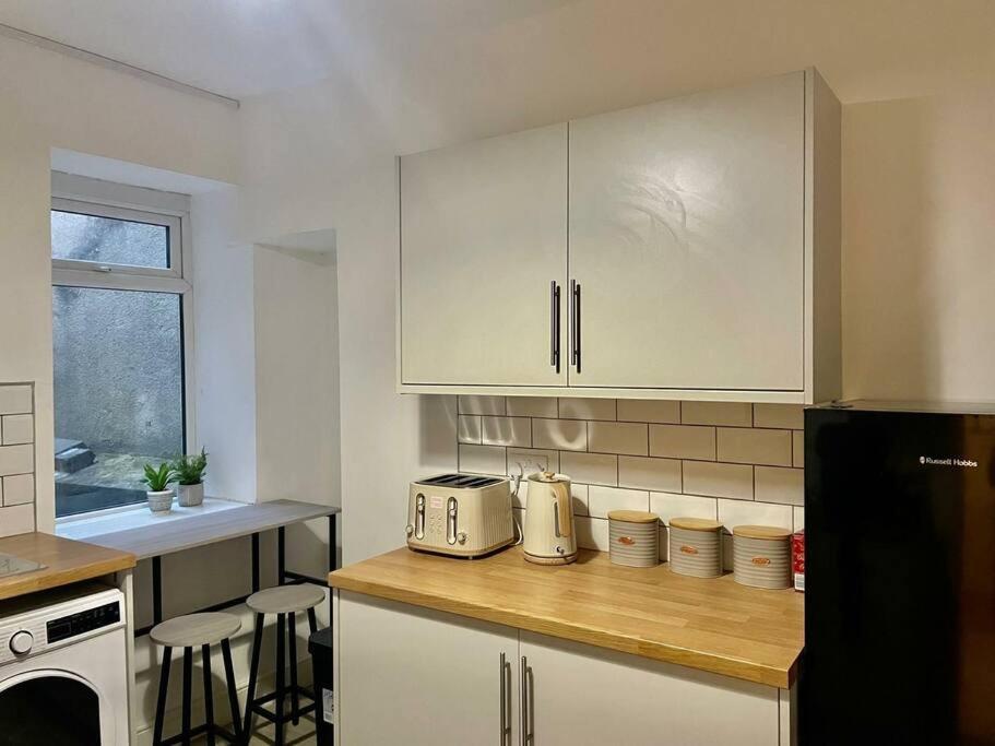 Holiday home Cozy & Spacious 3-bedroom By Tailored Swansea
