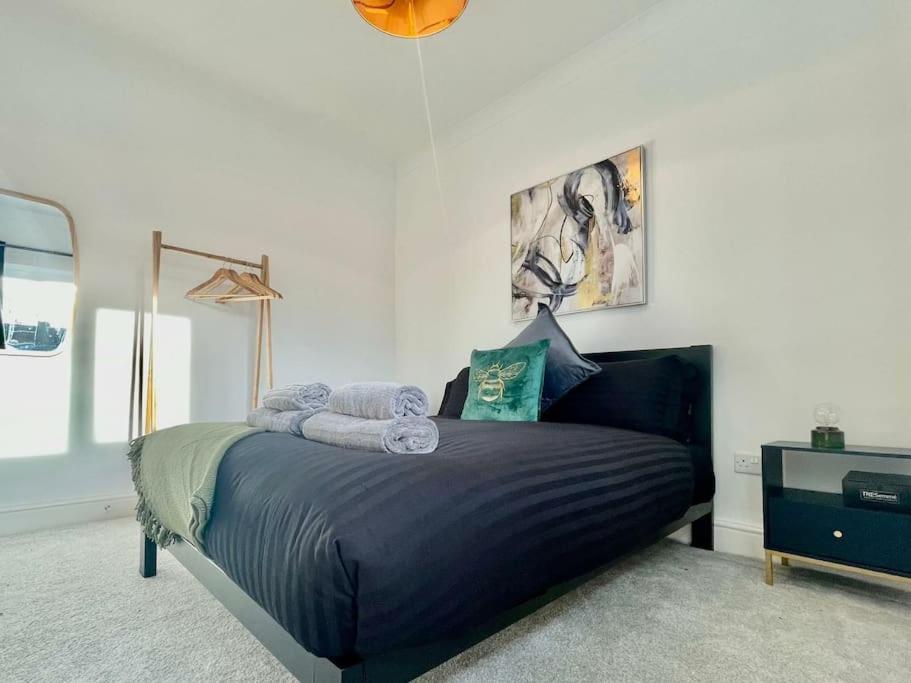 Cozy & Spacious 3-bedroom By Tailored Holiday home Swansea