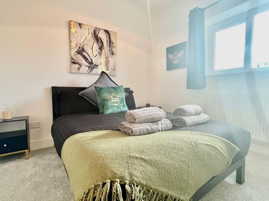 Cozy & Spacious 3-bedroom By Tailored Swansea